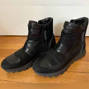 Ecco Exostrike Hydromax black thinsulate lined zip up boots size 6